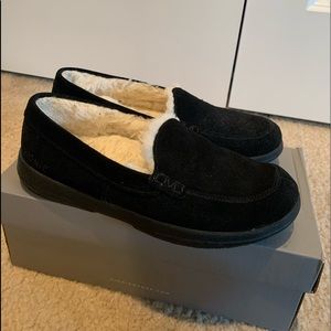 Women’s Vionic Lynez slipper.  Black, size 6.5